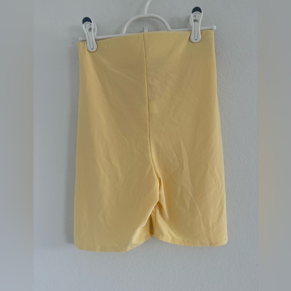 High-Waisted Yellow Slinky Cycle Shorts 🍋 - Picture 5 of 12